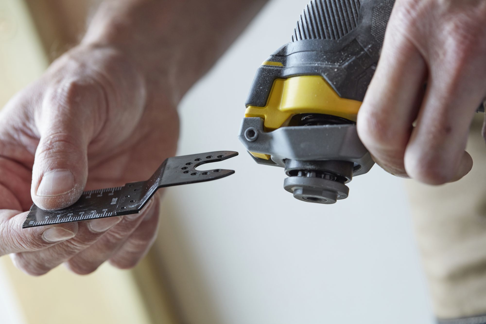 Multi-Herramienta Oscilante V20 18V sin cargador/batería