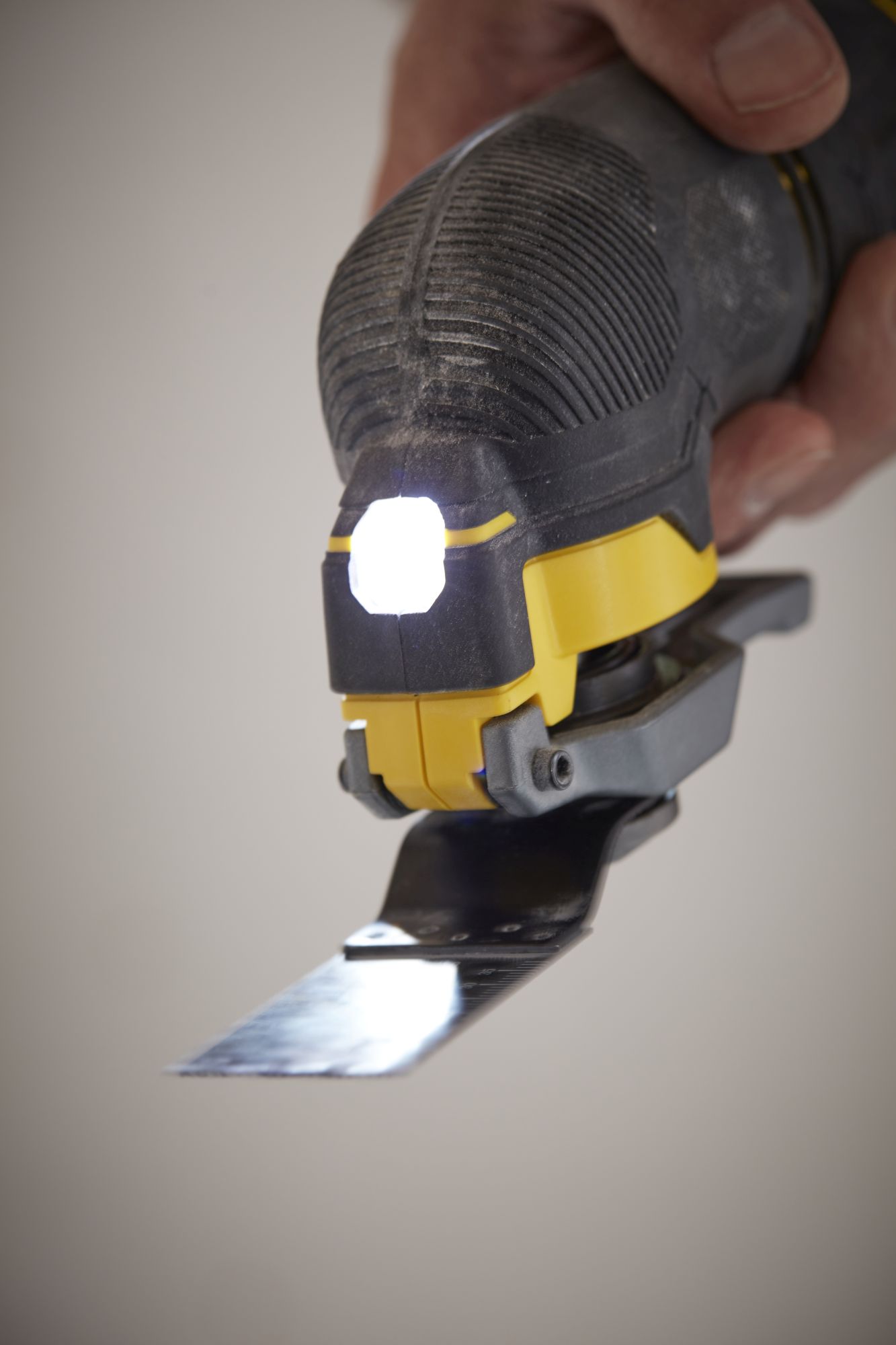 Multi-Herramienta Oscilante V20 18V sin cargador/batería