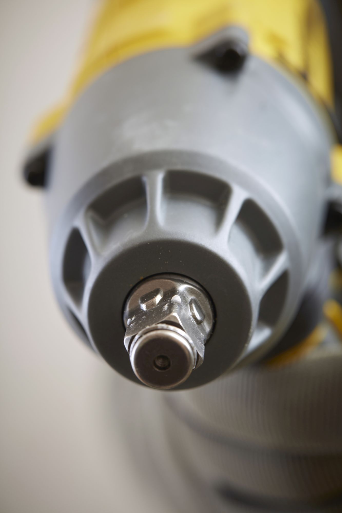 Llave de Impacto V20 Li-Ion 18V sin cargador/batería