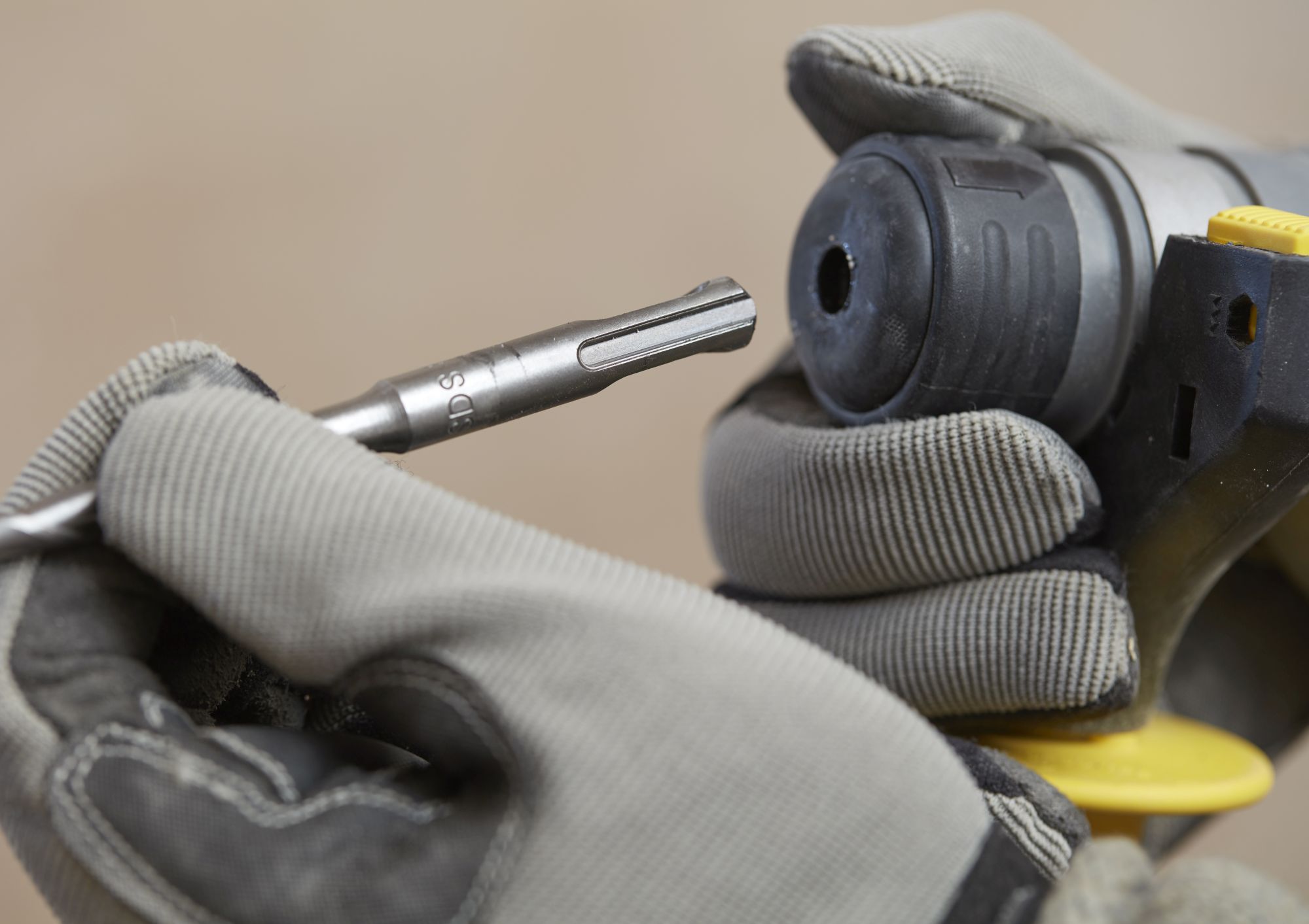 Martillo SDS-PLUS BRUSHLESS V20 Li-Ion 18V con 2 baterías Li-Ion 4Ah