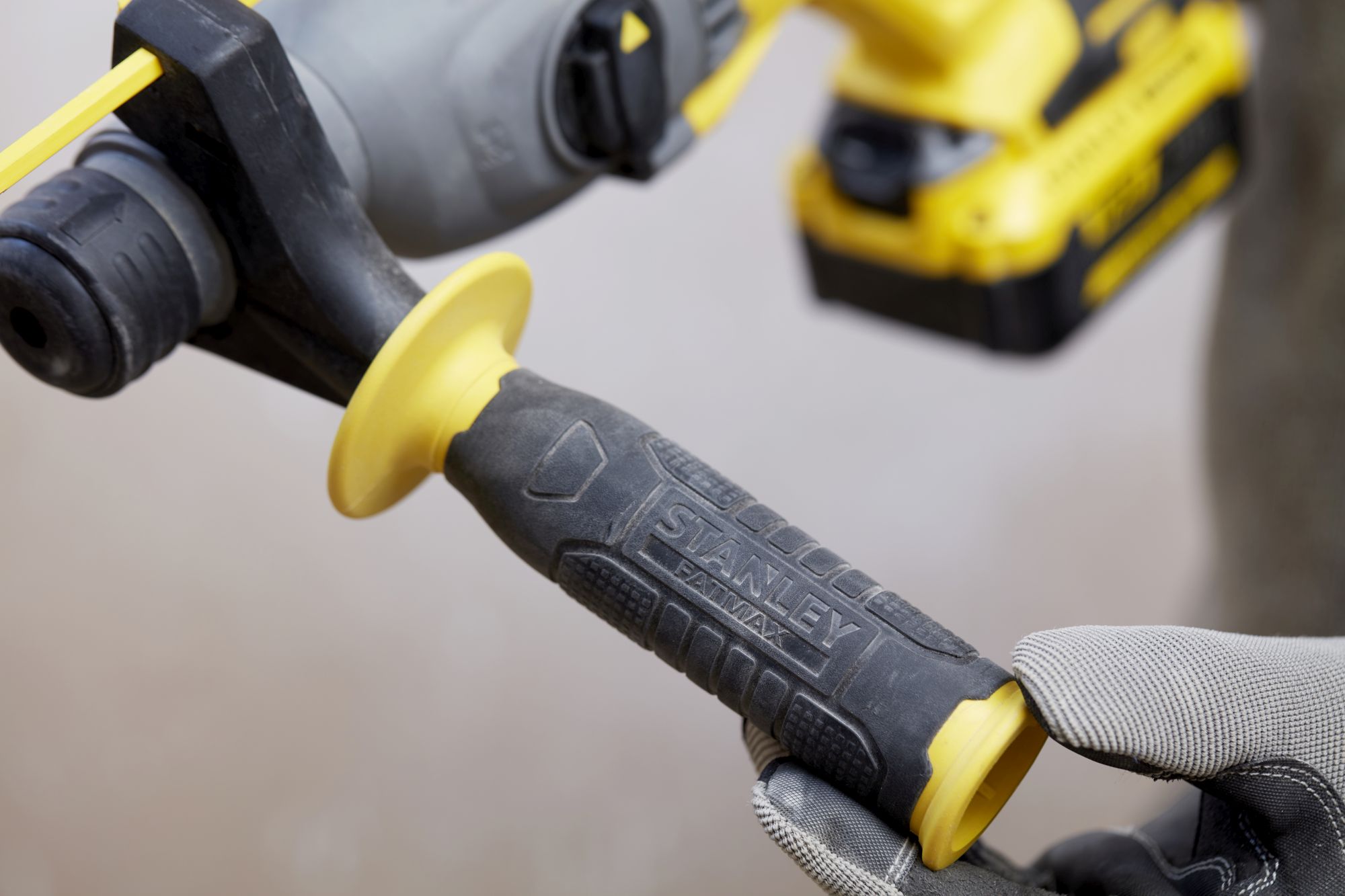 Martillo SDS-PLUS BRUSHLESS V20 Li-Ion 18V con 2 baterías Li-Ion 4Ah