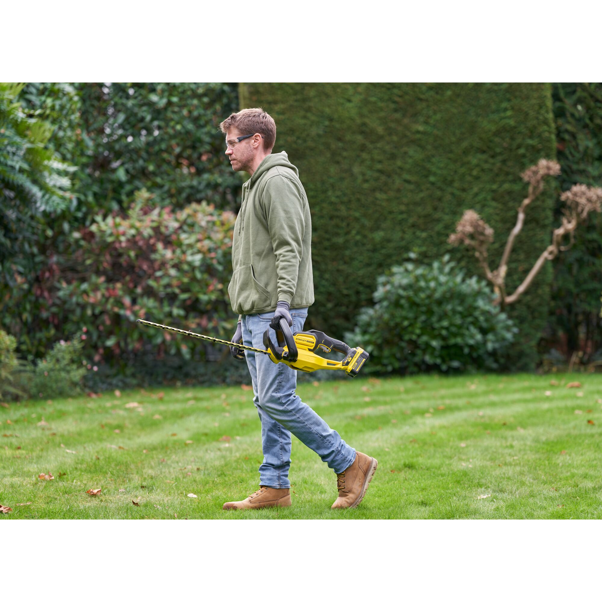 Cortasetos V20 Li-Ion 18V 55cm con una batería 4Ah