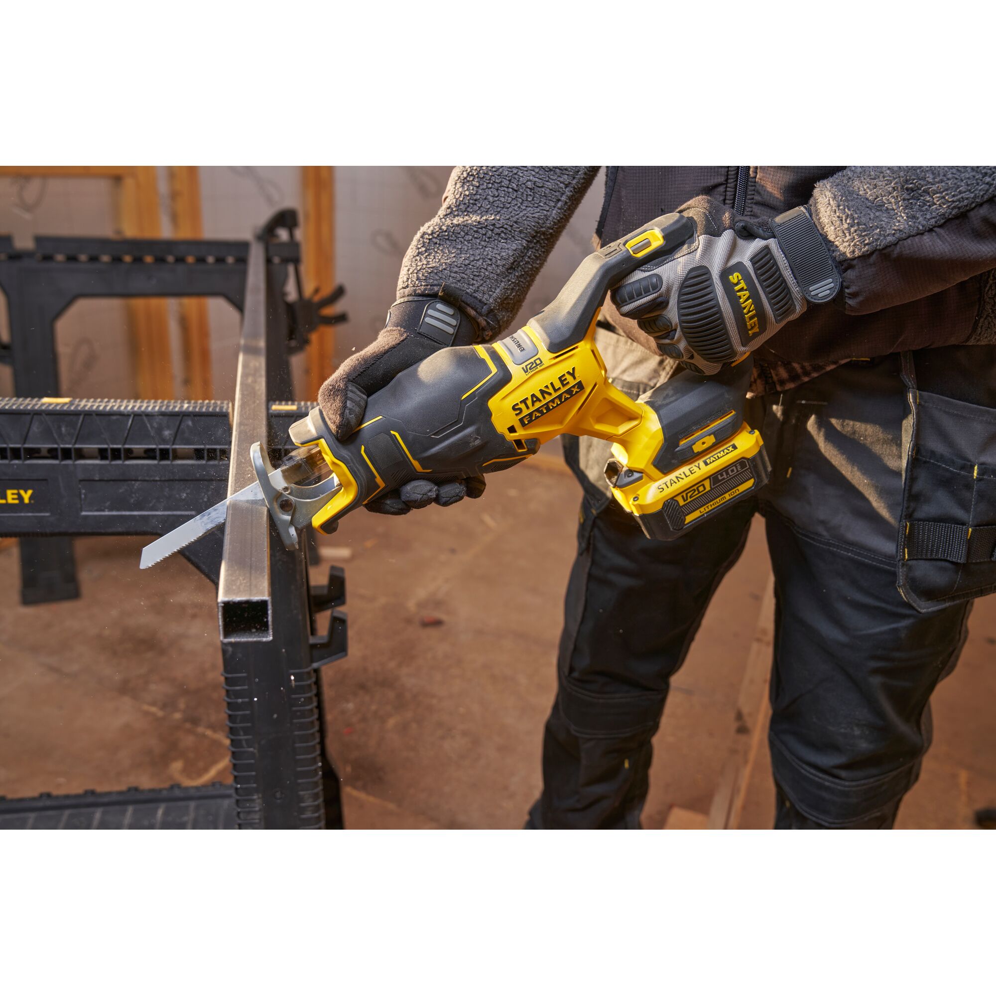 Sierra Sable BRUSHLESS V20 Li-Ion 18V con batería, cargador y maletín ProStack.