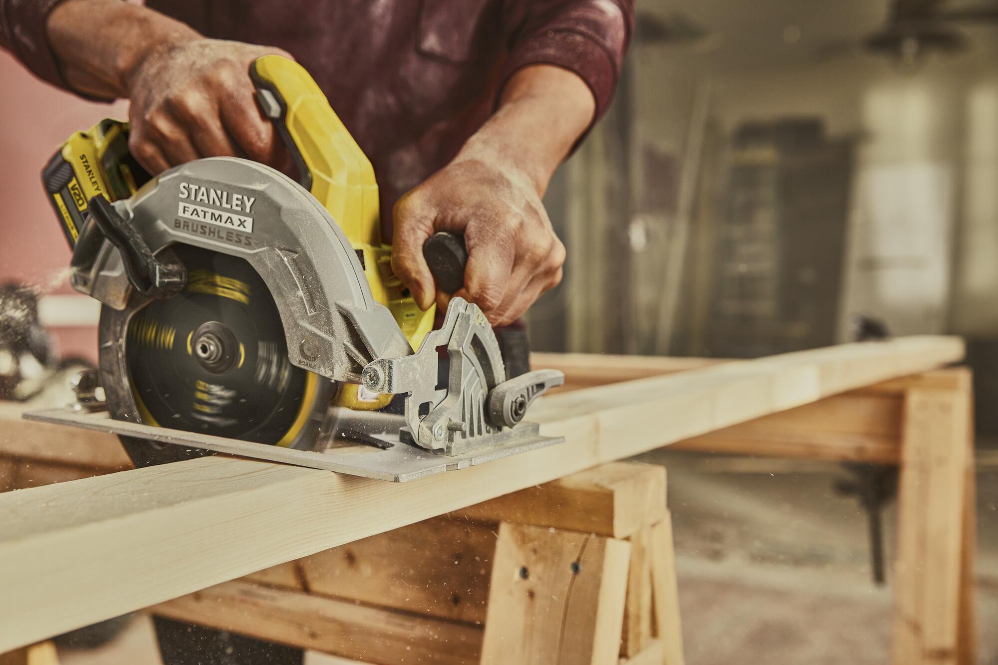 Sierra Circular BRUSHLESS V20 18V Ø190mm sin cargador/batería