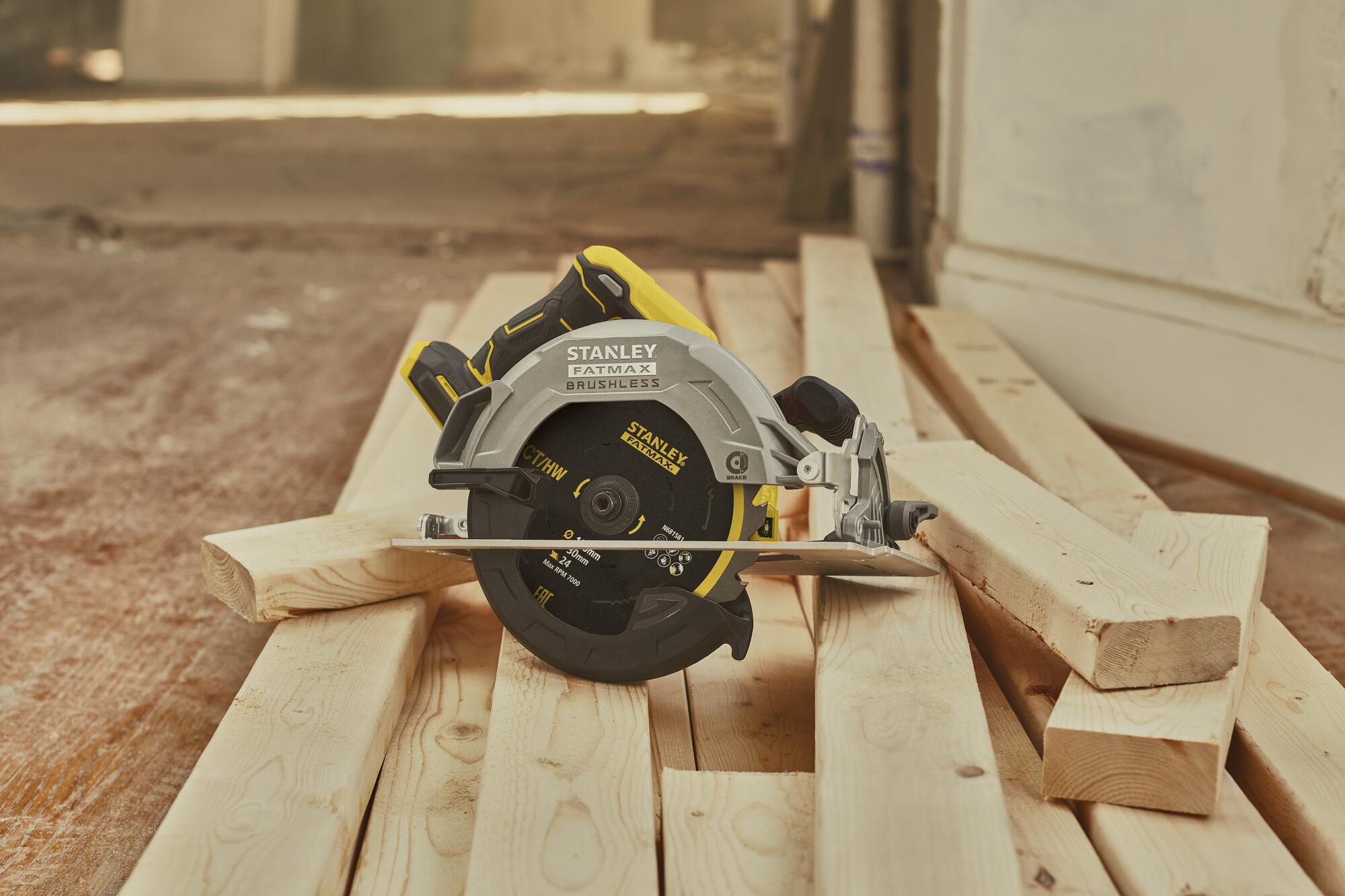 Sierra Circular BRUSHLESS V20 18V Ø190mm sin cargador/batería