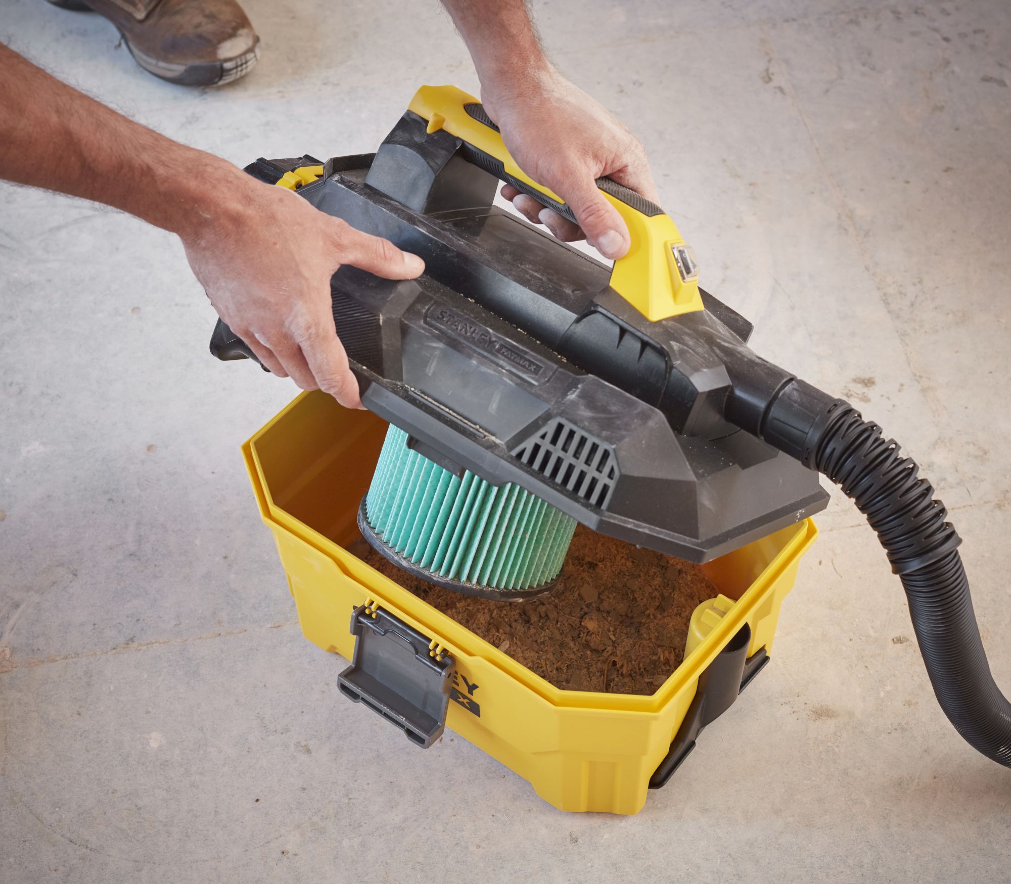 Aspirador Sólidos y Líquidos V20 18V sin cargador/batería