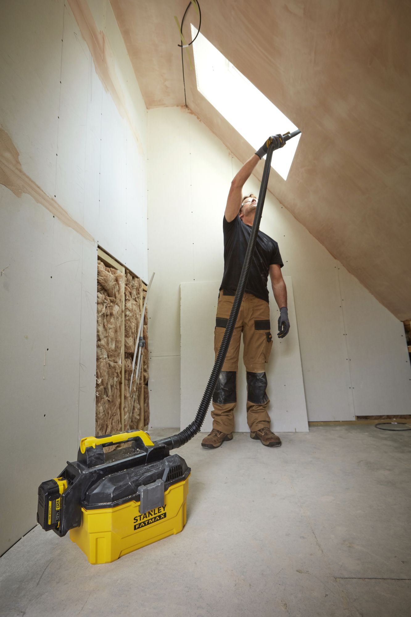 Aspirador Sólidos y Líquidos V20 18V sin cargador/batería