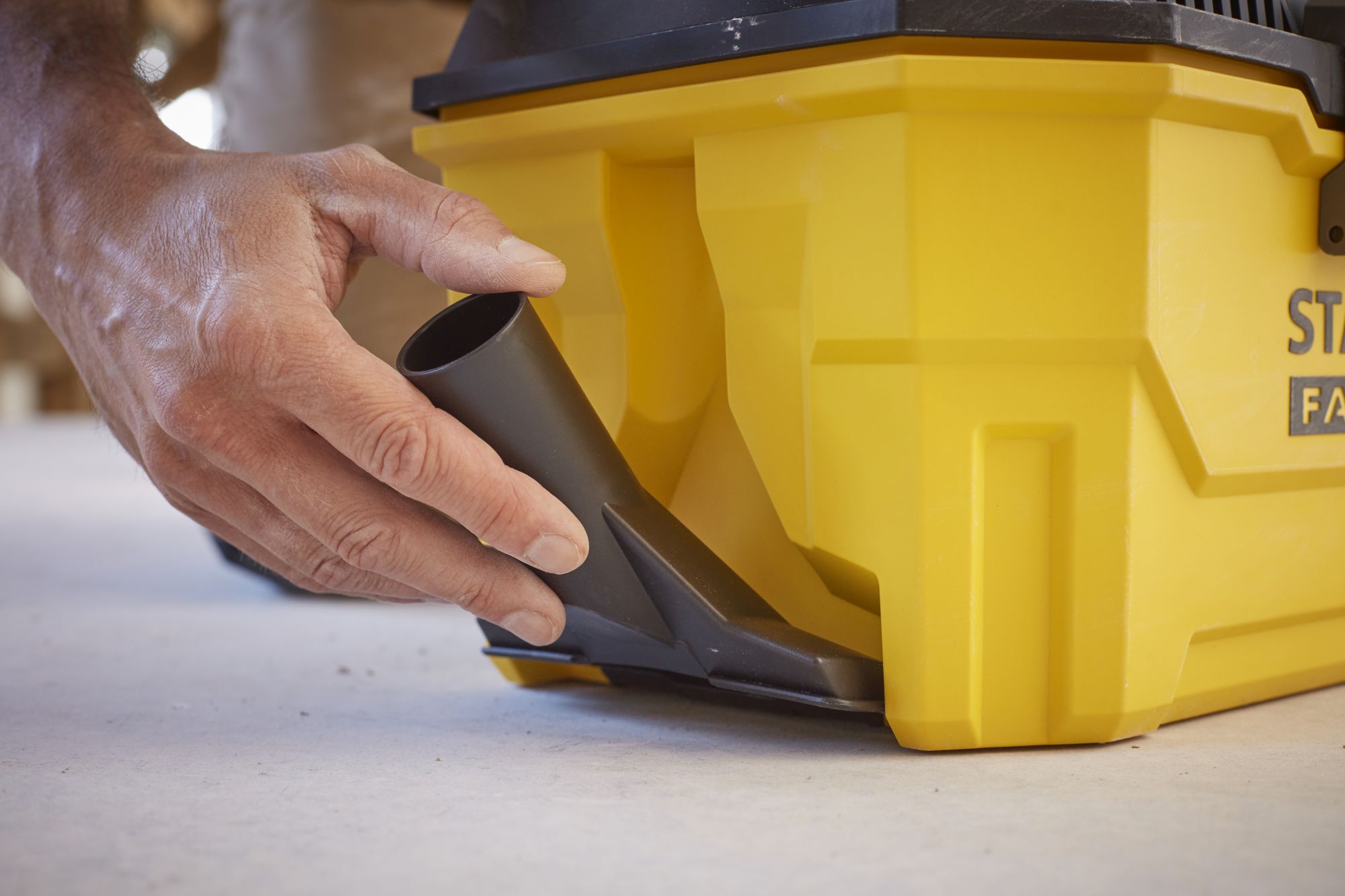 Aspirador Sólidos y Líquidos V20 18V sin cargador/batería