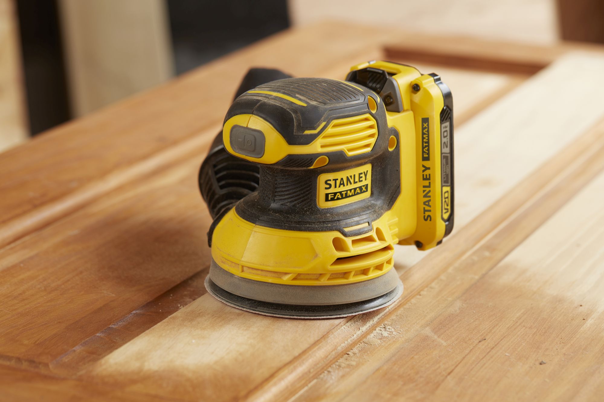 Lijadora Rotorbital V20 18V con 1 batería Li-Ion 2Ah