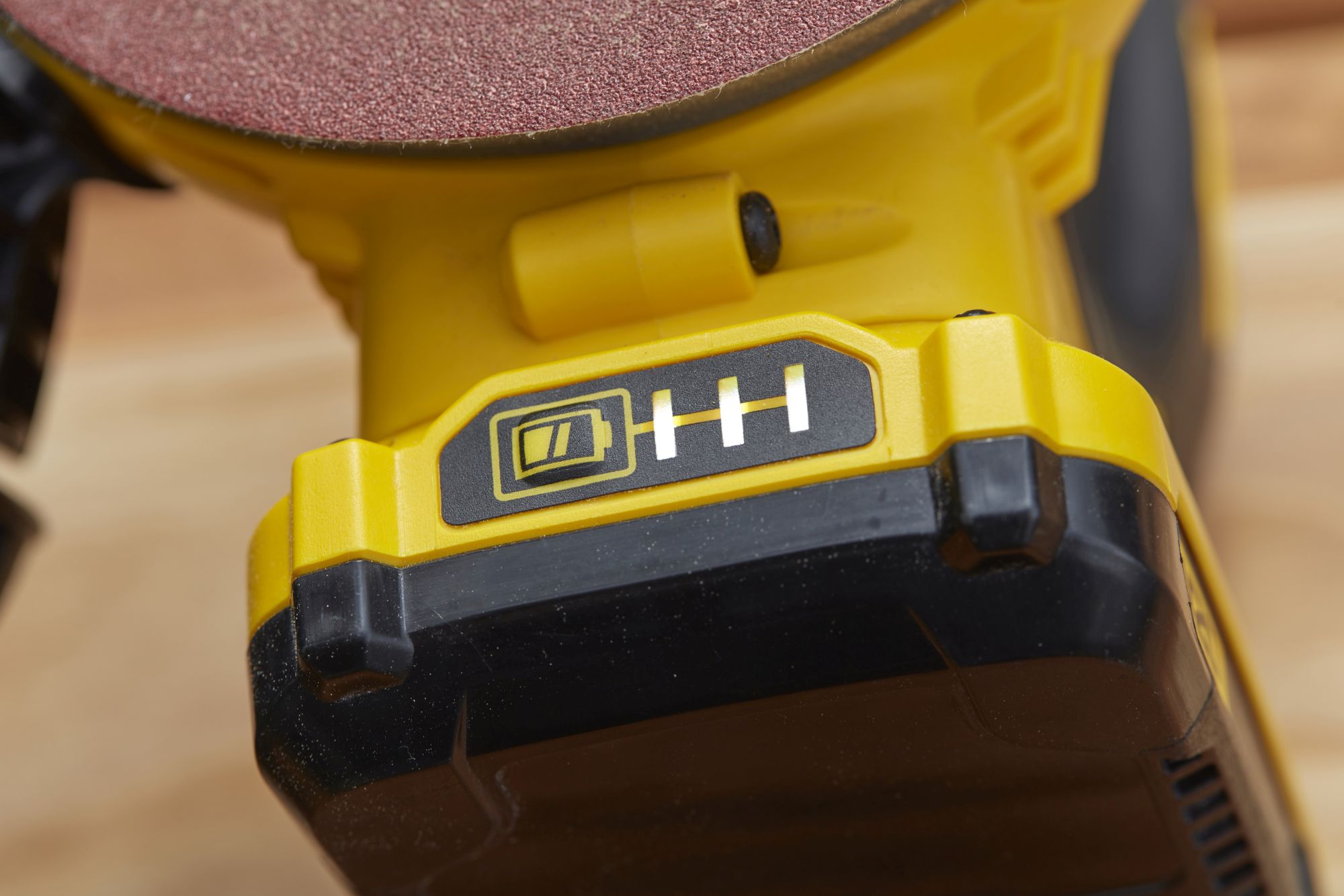 Lijadora Rotorbital V20 18V con 1 batería Li-Ion 2Ah