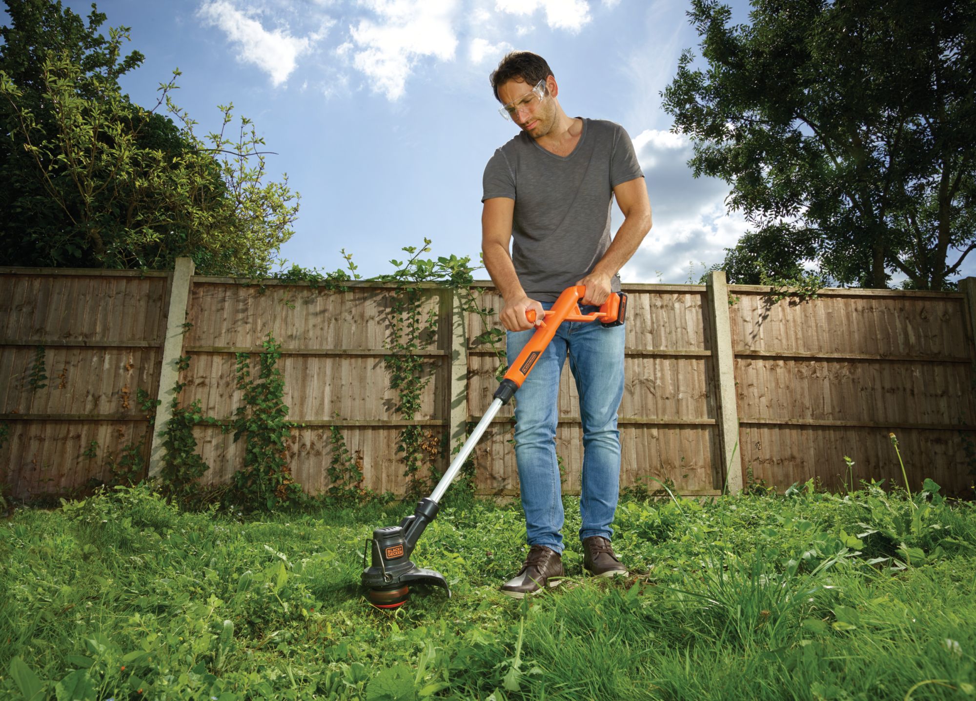 ST1823-QW - Cortabordes 18V 1.5Ah Litio 25cm