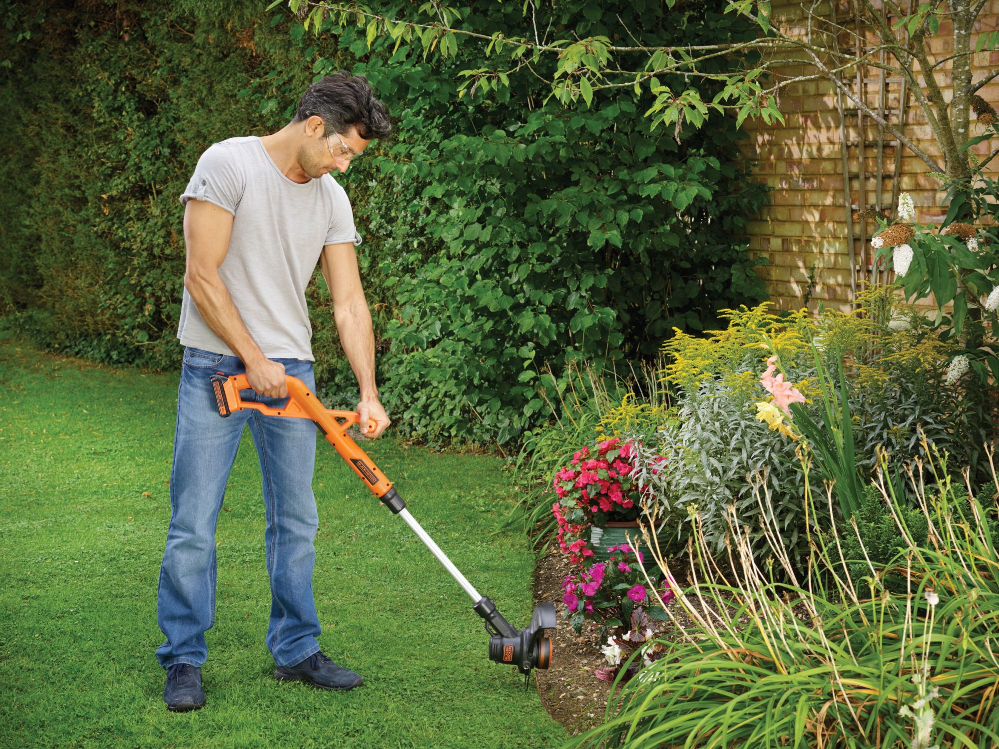 ST1823-QW - Cortabordes 18V 1.5Ah Litio 25cm