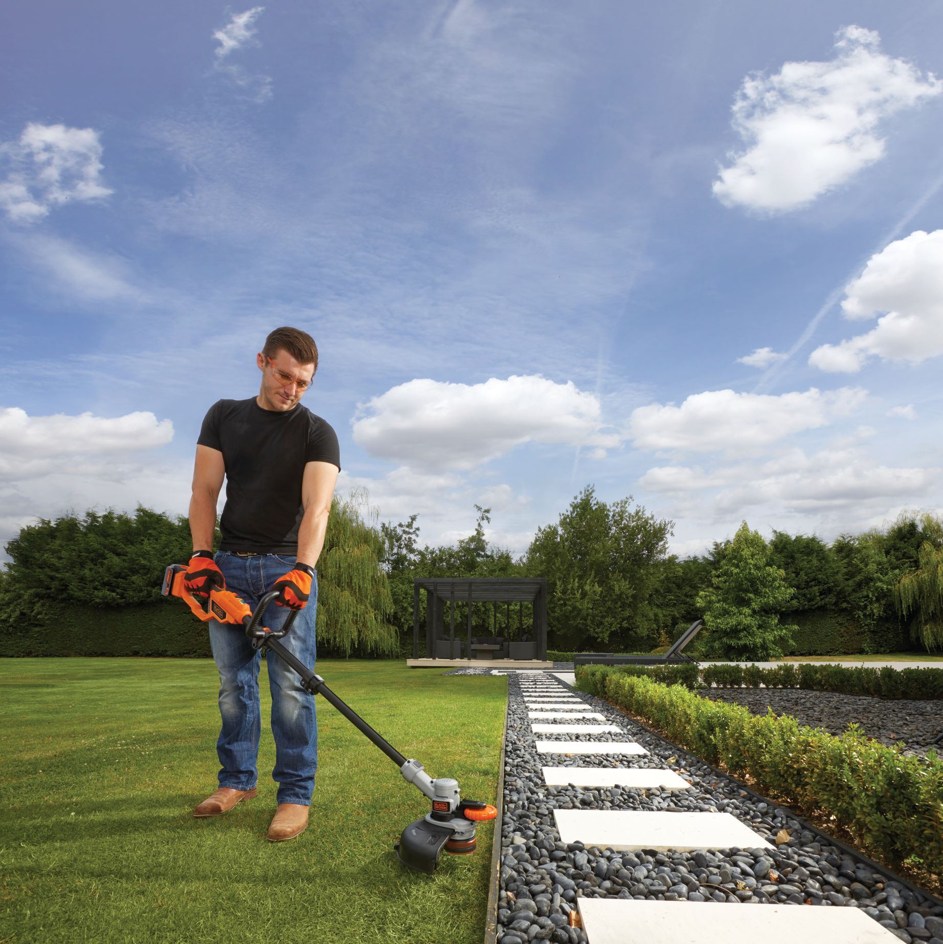 STC1840-QW - Cortabordes 18V 4.0Ah Litio 30cm