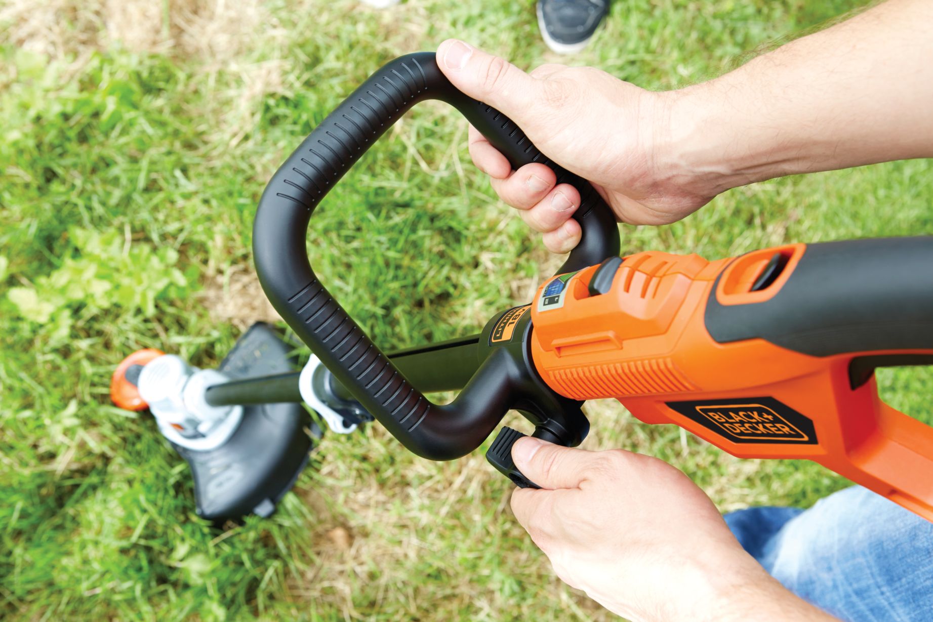 STC1840-QW - Cortabordes 18V 4.0Ah Litio 30cm