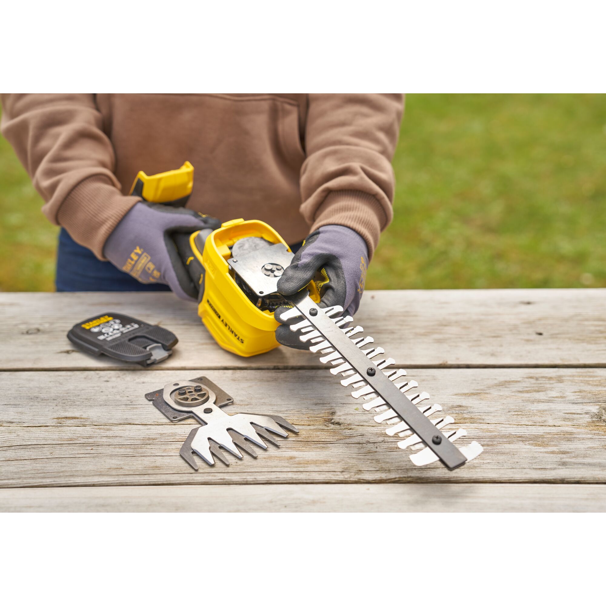 Kit Tijera cortacésped + arreglasetos V20 Li-Ion 18V sin batería ni cargador