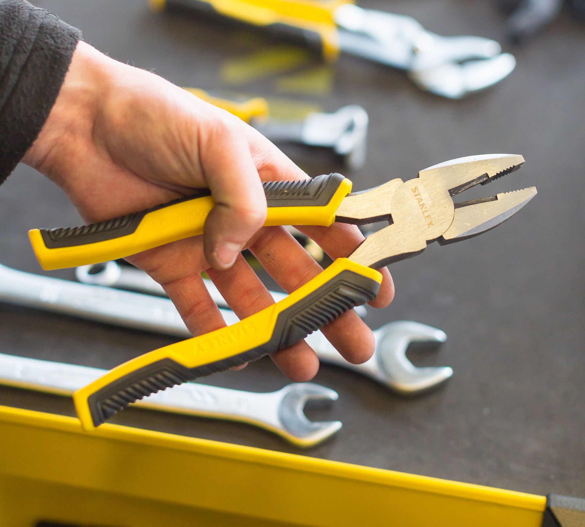 Alicate Control Grip universal 150mm