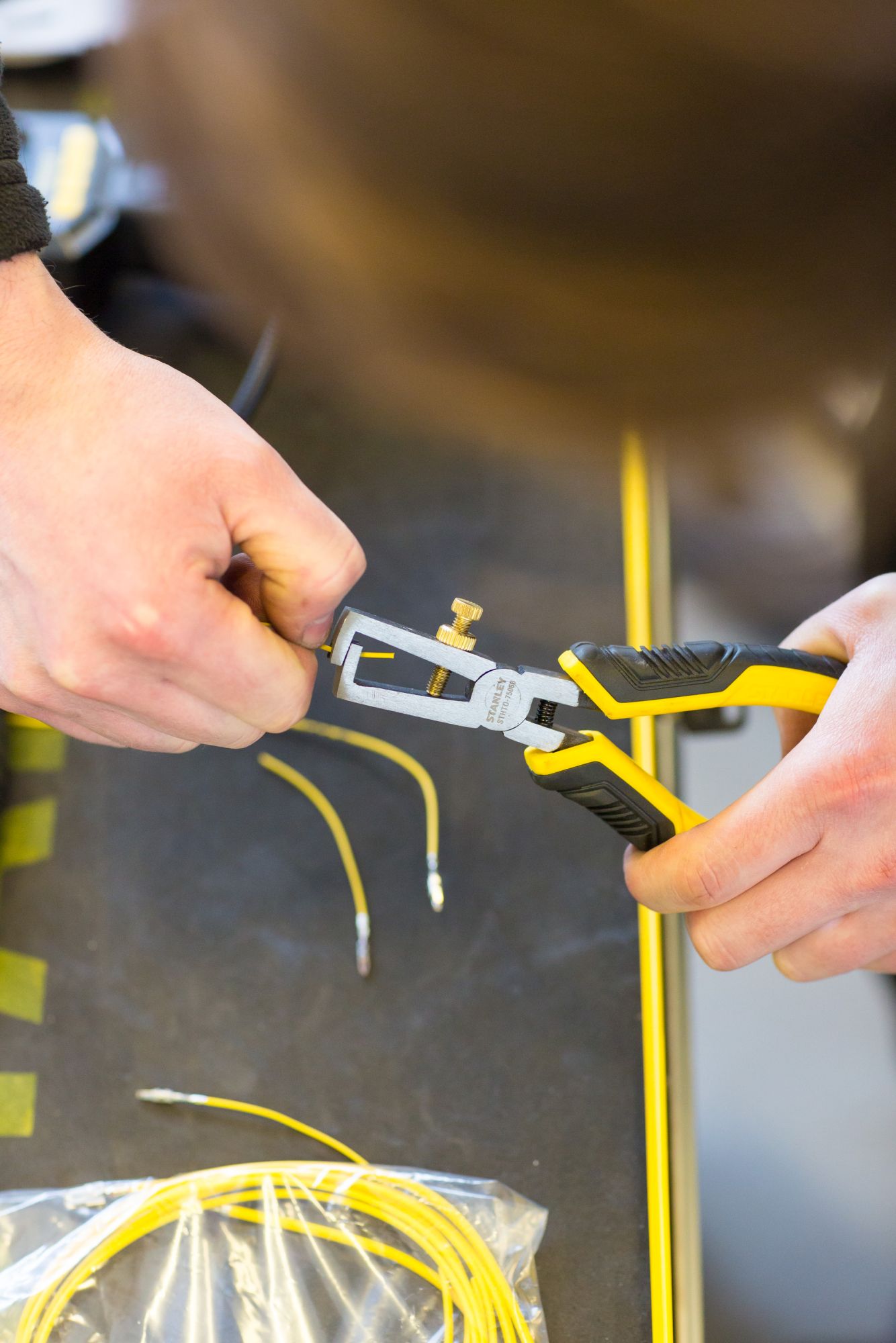 Alicate Control Grip pelacables 150mm