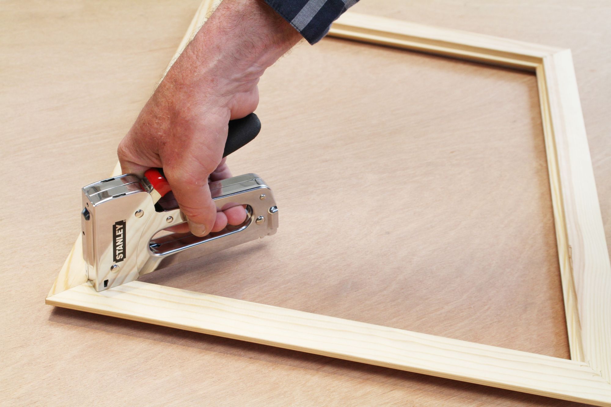 Grapadora TR120 3 EN 1 - para grapa A , H y brad