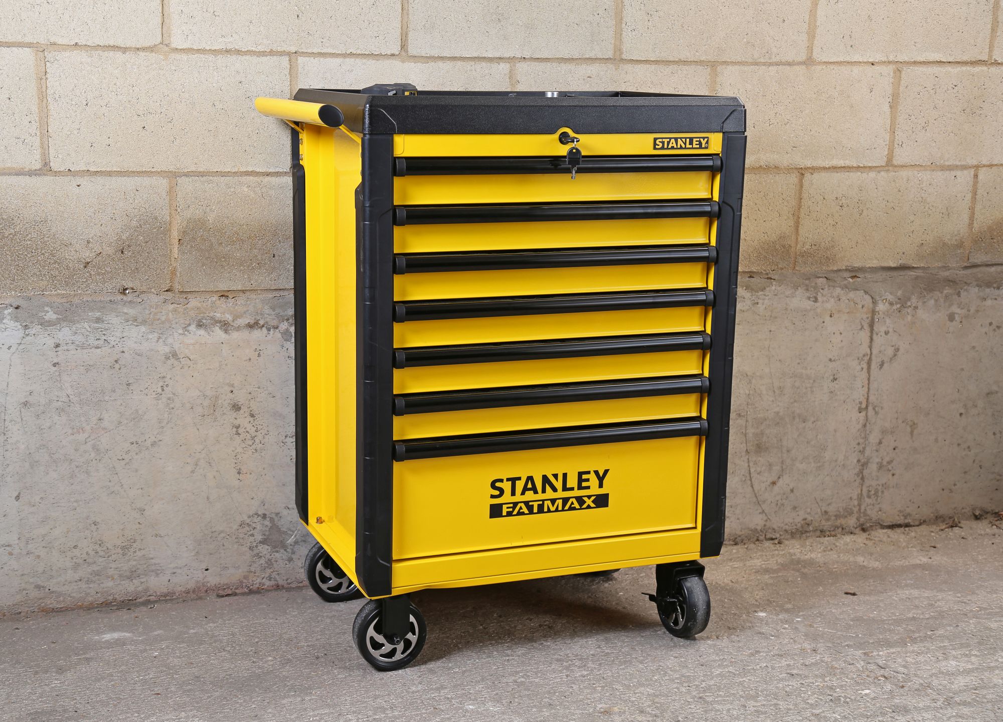 Carro Fatmax con sistema de seguridad 27”