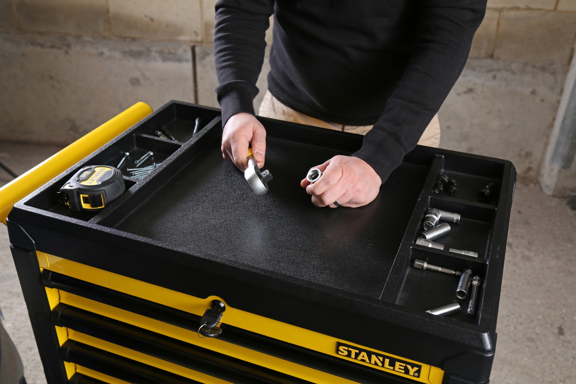 Carro Fatmax con sistema de seguridad 27”