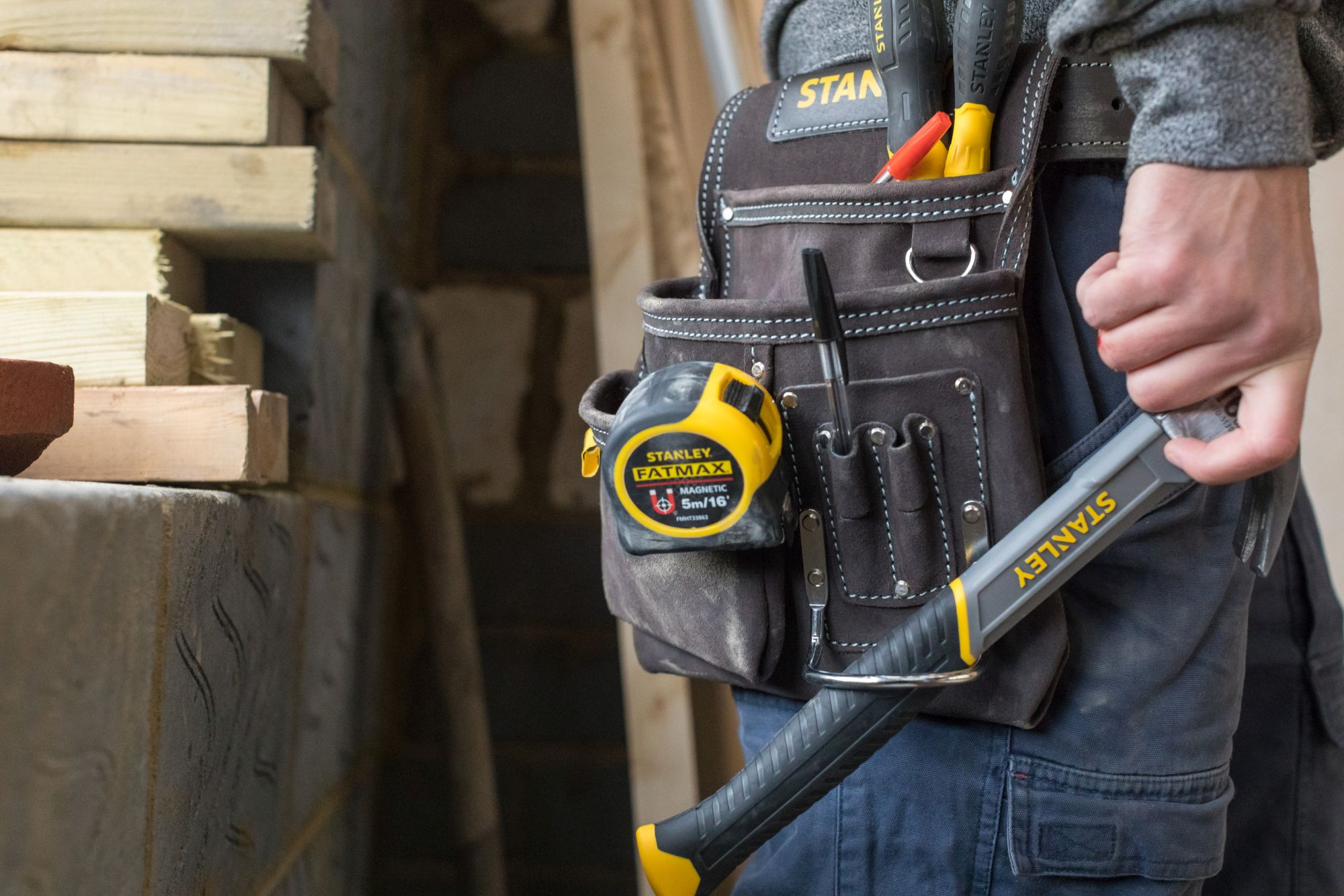 Bolsa para clavos con soporte para martillo