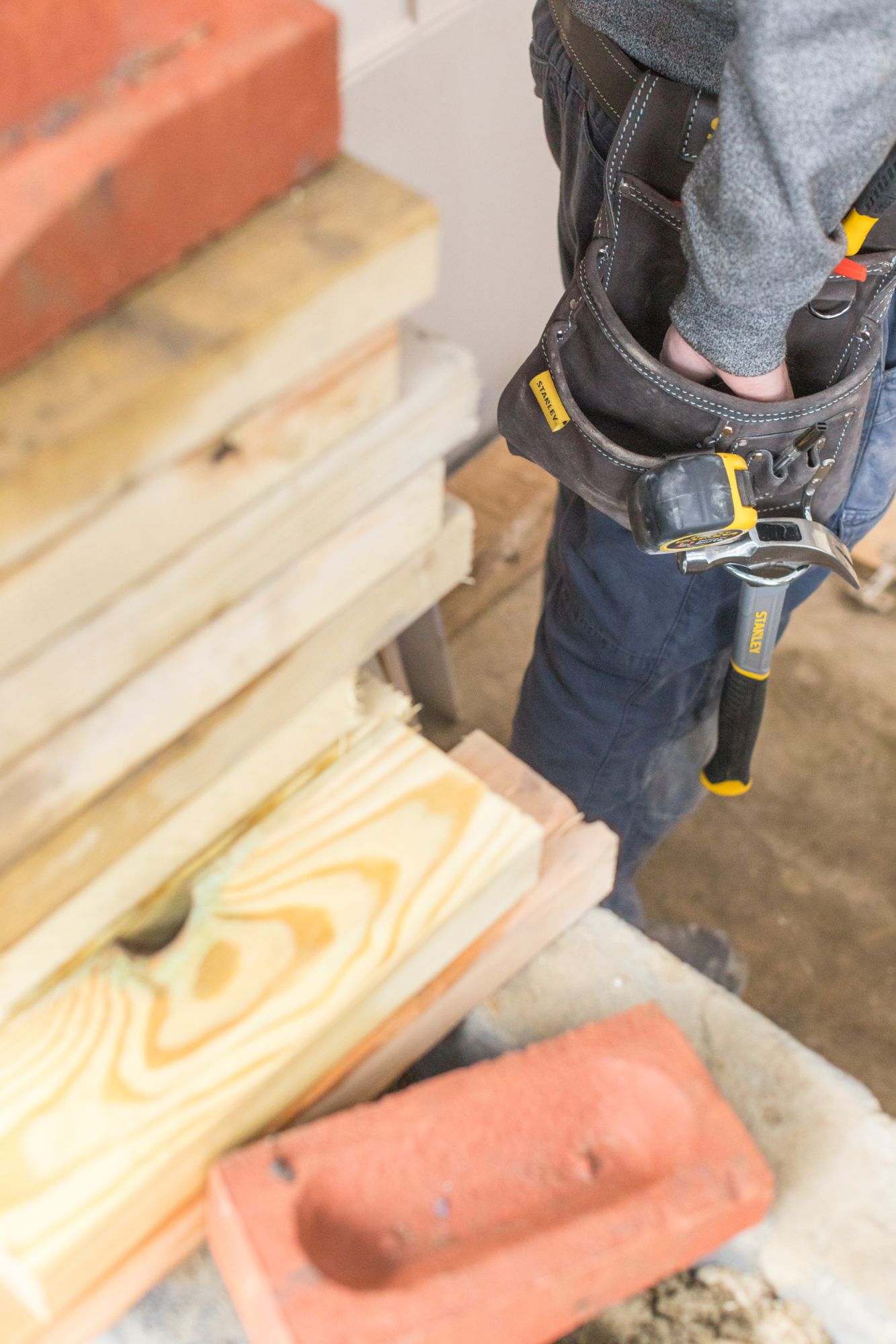 Bolsa para clavos con soporte para martillo