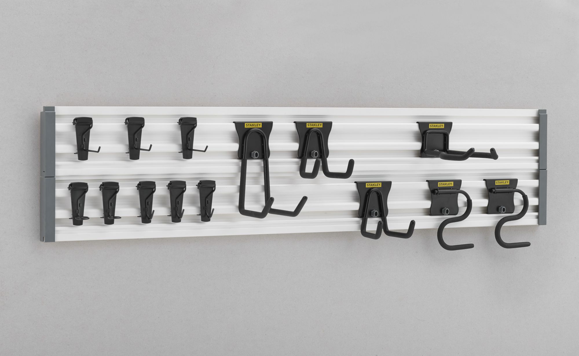 2 raíles Vesatrack + 18 ganchos variados