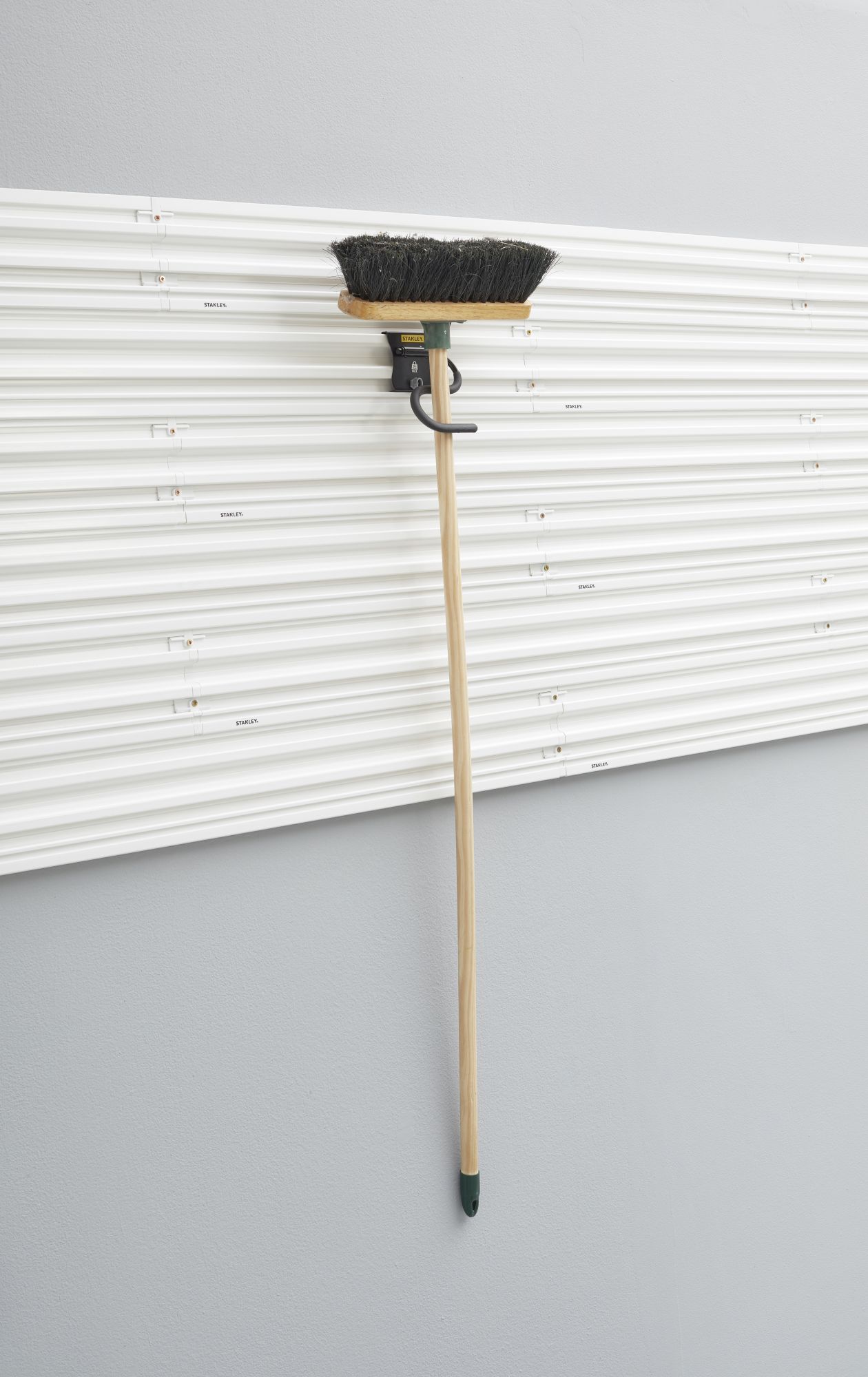 Gancho curvo y pivotante TRACKWALL™