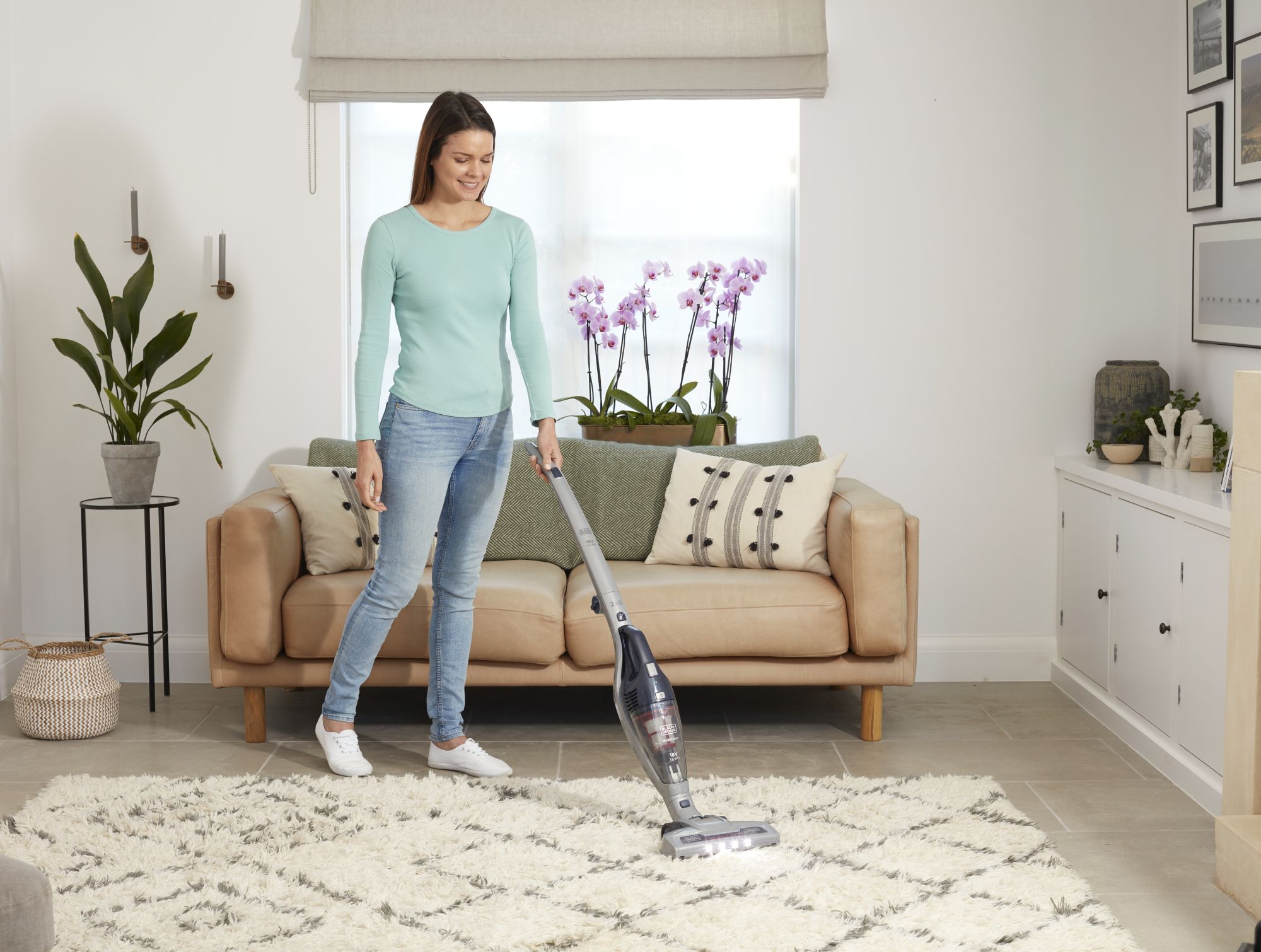 SVB520JW-QW - Aspirador de escoba 2 en 1. Potencia 18V y batería 2Ah.