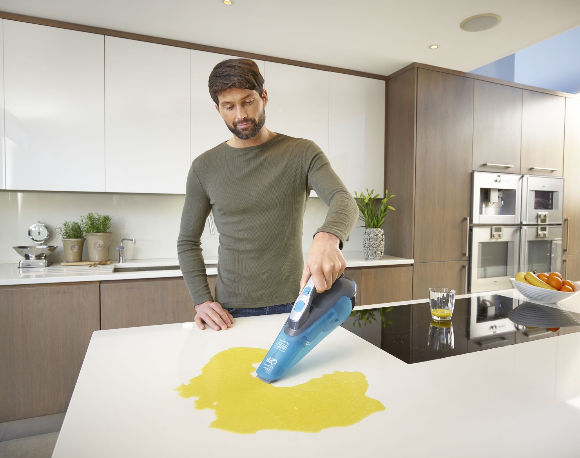 WDA320J-QW - Aspirador de MaNo Dustbuster Litio 21.6Wh para Sólidos y Líquidos