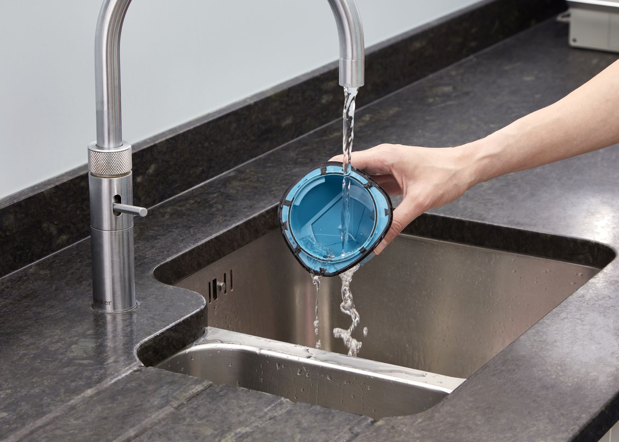 WDC215WA-QW - Aspirador de mano Dustbuster para líquidos y sólidos LITIO 7,2V con accesorios