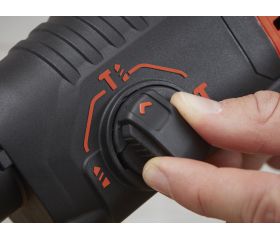 BEHS01K-QS - Martillo SDS-Plus 650W con maletín