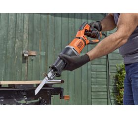 BES301-QS - Sierra Sable 750W con accesorio para podar y 2 hojas