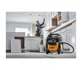 DCC1018N-XJ - Compresor XR 18V de 9,5L sin cargador/batería