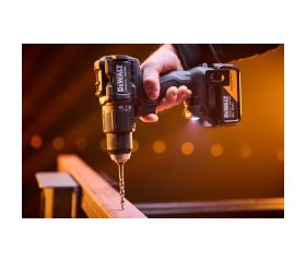 DCD86MP2T-QW - Taladro Percutor McLaren sin escobillas XR 18V 13mm 90Nm con 2 baterías Li-Ion 5Ah y maletín TSTAK