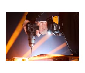 DCD86MP2T-QW - Taladro Percutor McLaren sin escobillas XR 18V 13mm 90Nm con 2 baterías Li-Ion 5Ah y maletín TSTAK