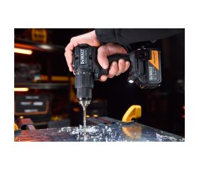 DCD86MP2T-QW - Taladro Percutor McLaren sin escobillas XR 18V 13mm 90Nm con 2 baterías Li-Ion 5Ah y maletín TSTAK