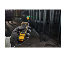 DCLE34035D1-QW - Nivel Láser autonivelante VERDE con contol remoto de 3 líneas 360° XR 18V con batería 18V Li-Ion 2Ah