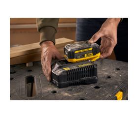 Pack: 1 batería V20 Li-Ion 18V 4Ah + Cargador 2A