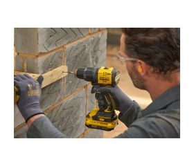 Taladro Percutor BRUSHLESS V20 Li-Ion 18V 60Nm. Incluye 2 baterías Li-Ion 2Ah, cargador 1.25A y maletín Pro-Stack.