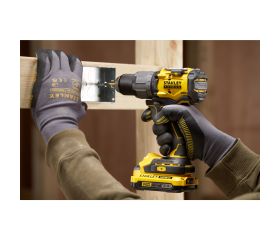 Taladro Percutor BRUSHLESS V20 Li-Ion 18V 80Nm. Incluye 2 baterías Li-Ion 2Ah, cargador 1.25A y maletín