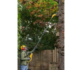 Podadora de pértiga sin escobillas V20 Li-Ion 18V 20cm con una batería 4Ah