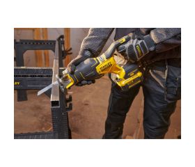 Sierra Sable BRUSHLESS V20 Li-Ion 18V con batería, cargador y maletín ProStack.