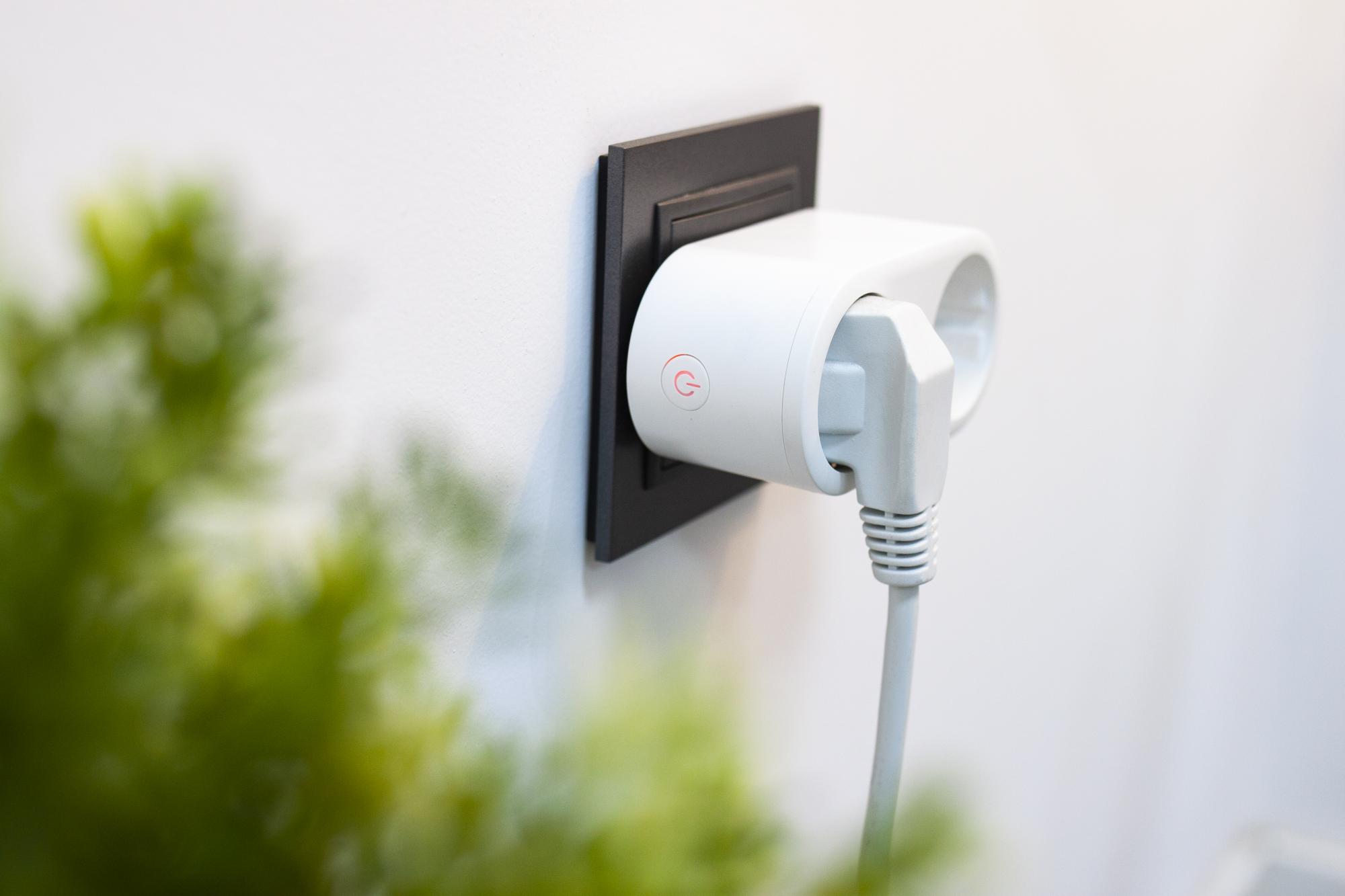 ENCHUFE WIFI DOBLE C/MEDIDOR ENERGEEKS EG-EW006MC