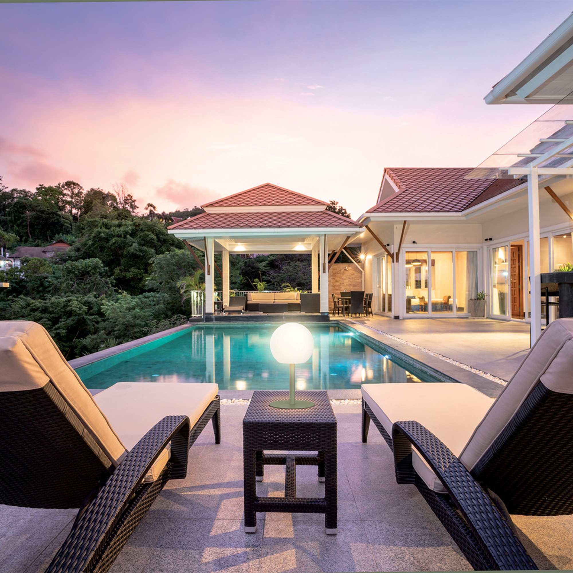 LAMPARA MESA BOLA KHAKI ACERO 400L XANLITE EG-LP16BKRCCT