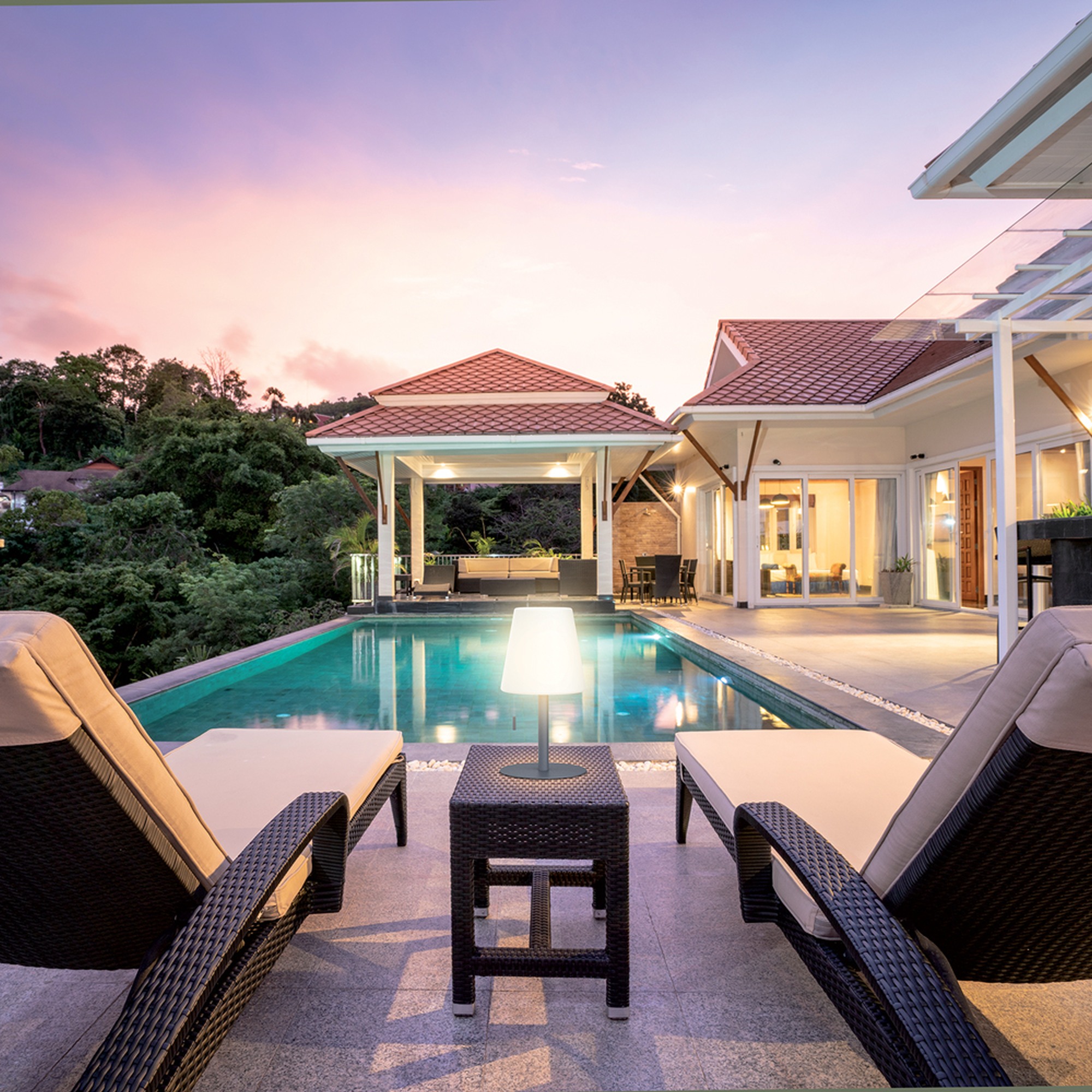 LAMPARA MESA CONO GRIS ACERO 400L XANLITE EG-LP16CGRCCT