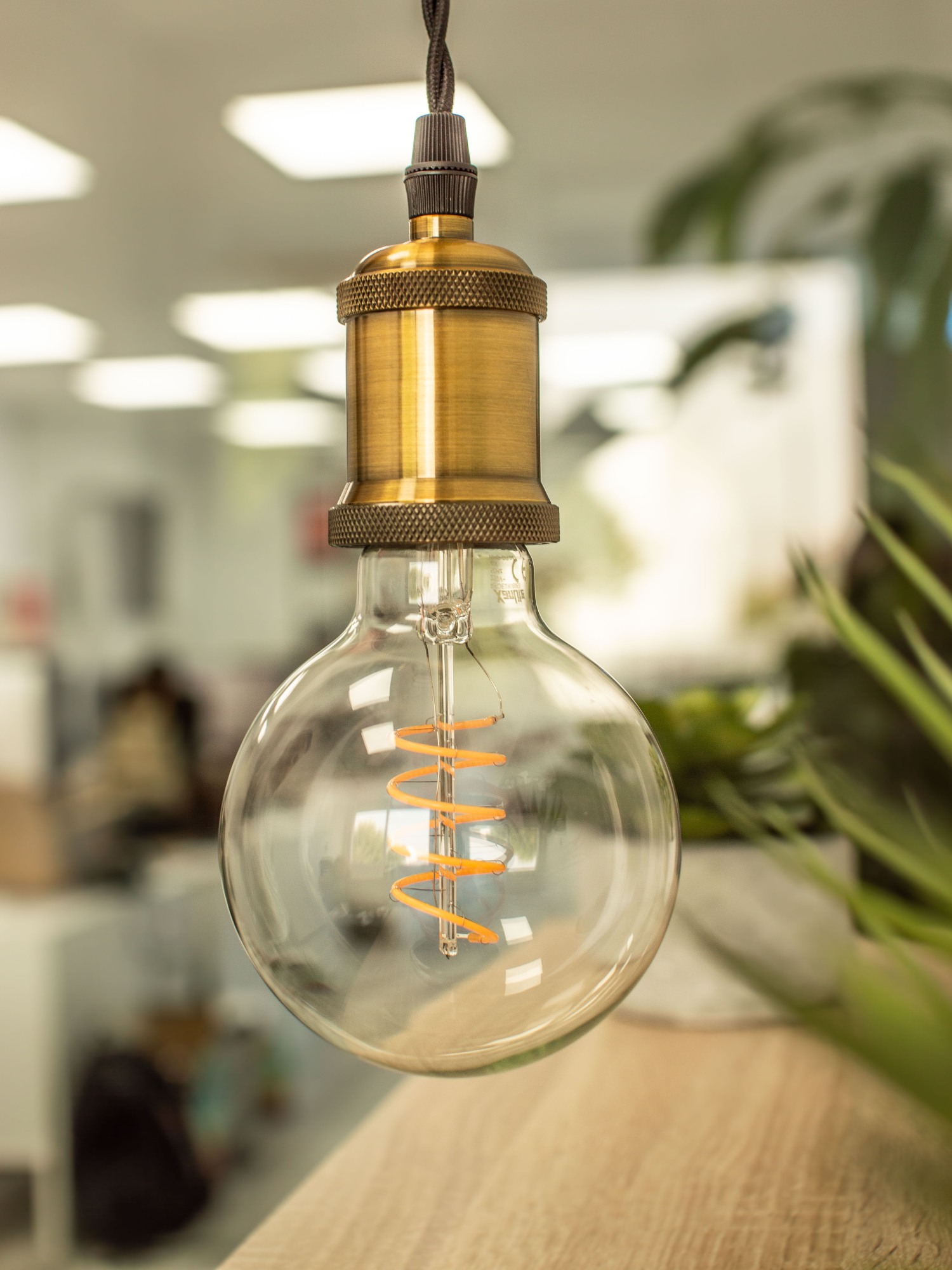 PENDEL METAL ORO VIEJO TRENZADO NEGRO ENERGEEKS EG-PENDEL001