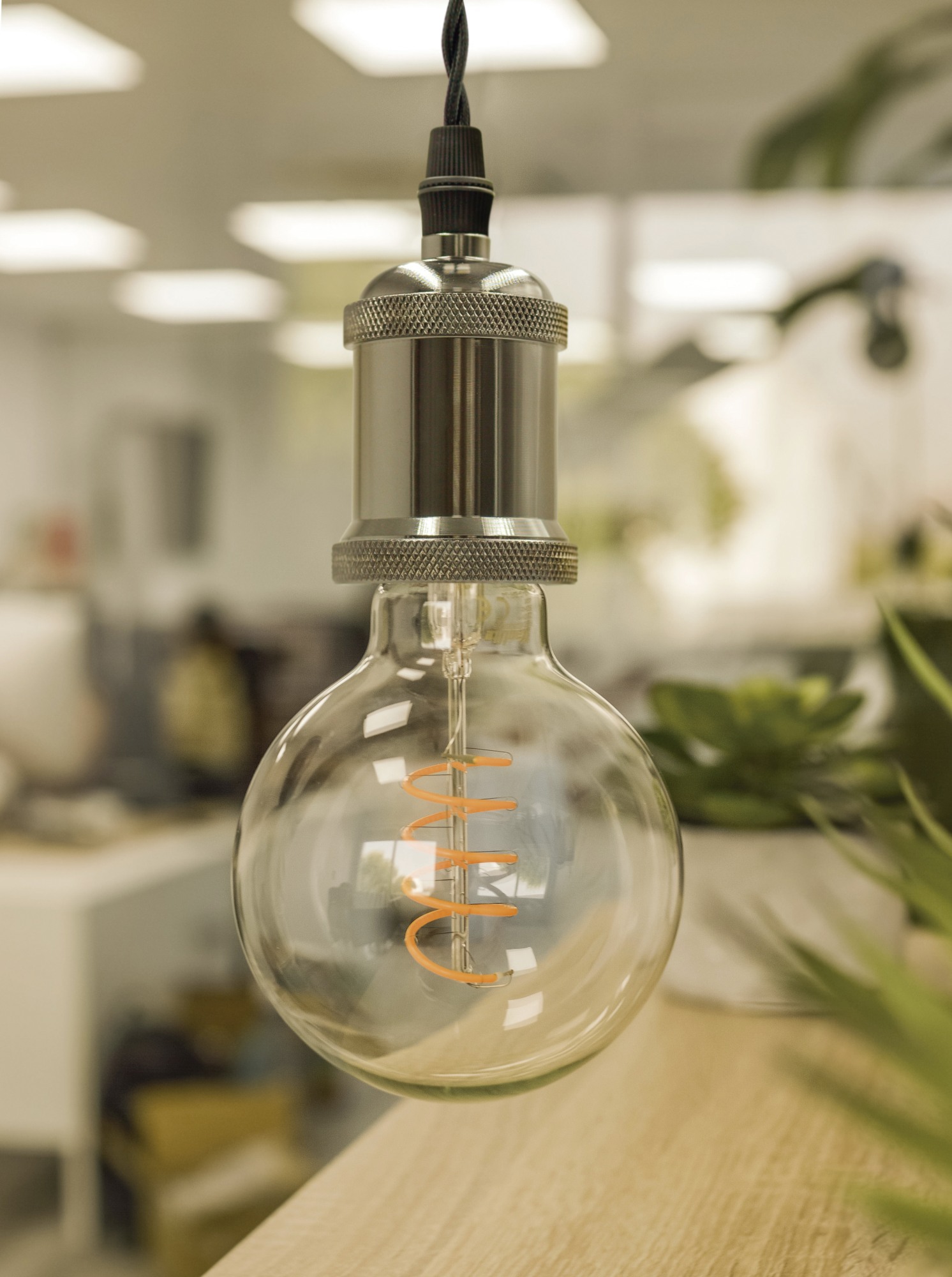 PENDEL METAL PLATA TRENZADO NEGRO ENERGEEKS EG-PENDEL003