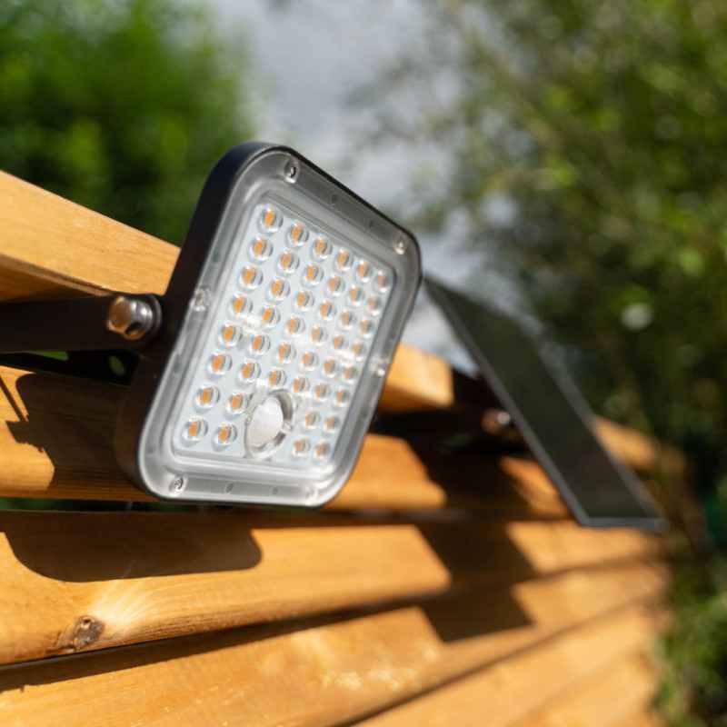 FOCO LED SOLAR 10W IP65 1400LM CÁLIDO XANLITE  EG-PRS10WMCEE