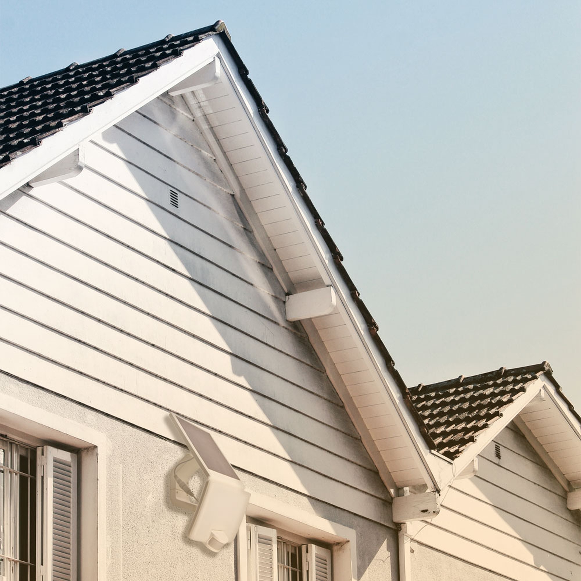 PROYEC EXT LED IP44 1000L SENSOR NEGRO XANLITE EG-PRS1500DB